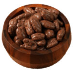 جوز بيكان مغطى بالشوكولاتة بالحليب