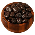 جوز بيكان مغطى بالشوكولاتة الداكنة